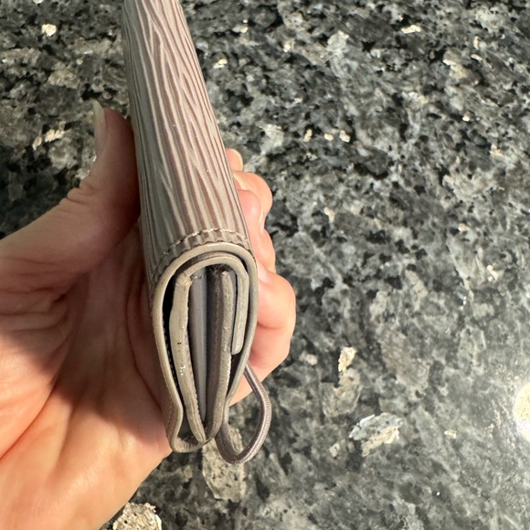 RARE Louis Vuitton Epi Lavender Color Wallet - Picture 5 of 9